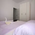 Nika *