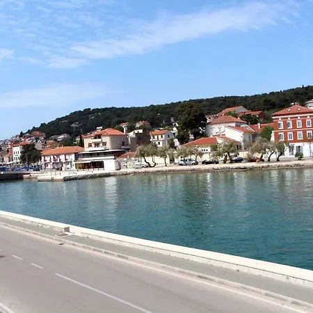 Nika * Tisno